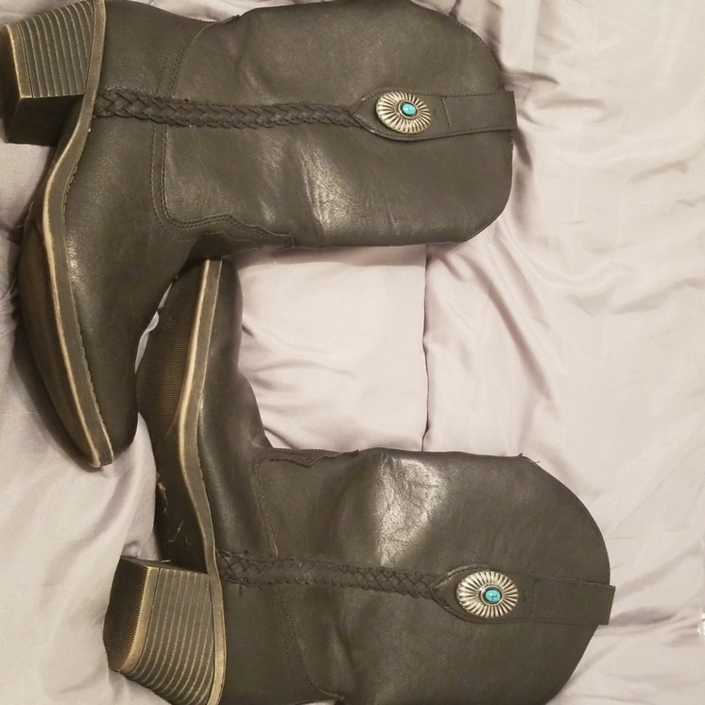 Black cowboy boots